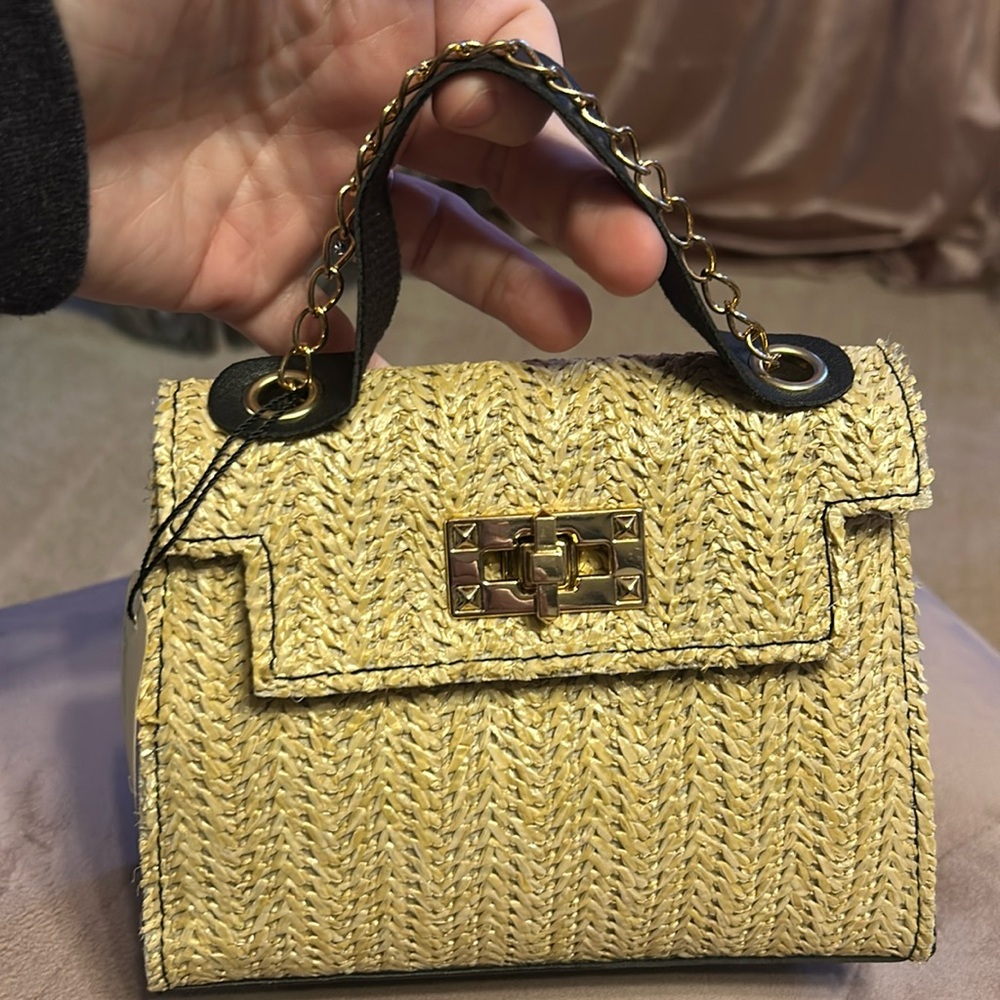 NWT two toned straw purse